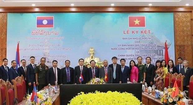 Vietnamese, Lao provinces boost cooperation